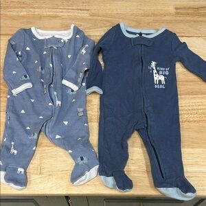 The Peanutshell Navy and Light Blue Baby One-Piece Zip Footed Pajamas - Set of 2